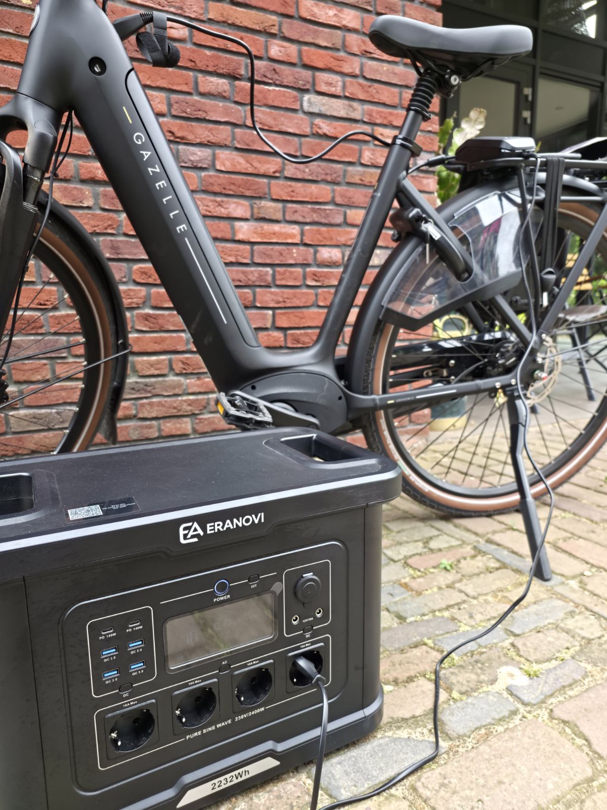 Eranovi Basic 2400 laadt e-bike